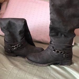 Edgy, knee high, fall boots! 😍